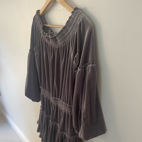 MISA Los Angeles Talin Metallic Velvet Dress - Picture 4 of 14